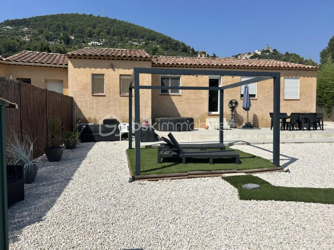 SOLLIES PONT - CHARMANTE  MAISON T5 116 m² - 4 CH + BUREAU - PLAIN PIED