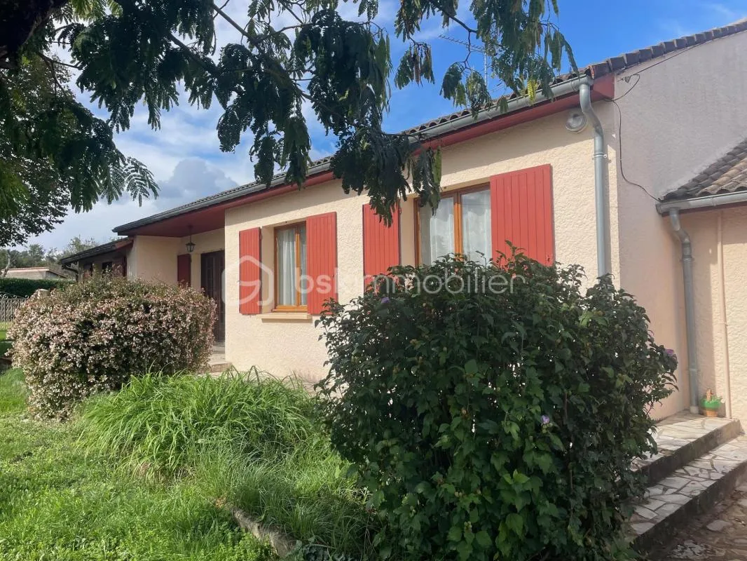 secteur LAGORCE proche GUITRES : maison de plain pied en bon état