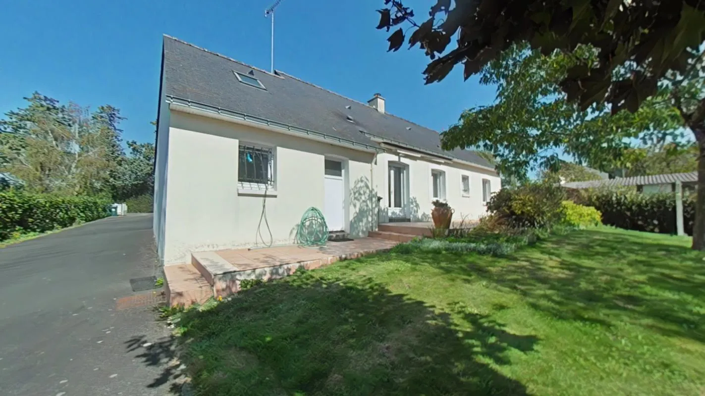 Maison avec étang sur terrain 5600 m2