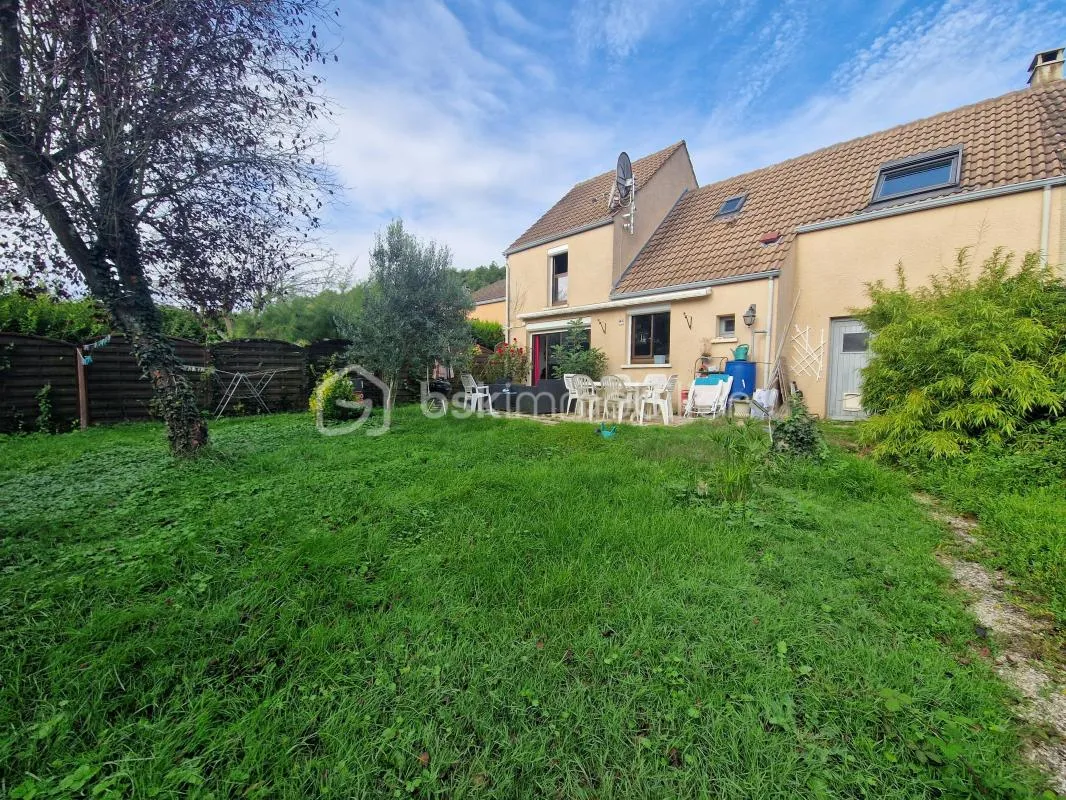 Maison 3 Chambres avec Garage et Jardin Clos à 2 Pas des Écoles et Commerces