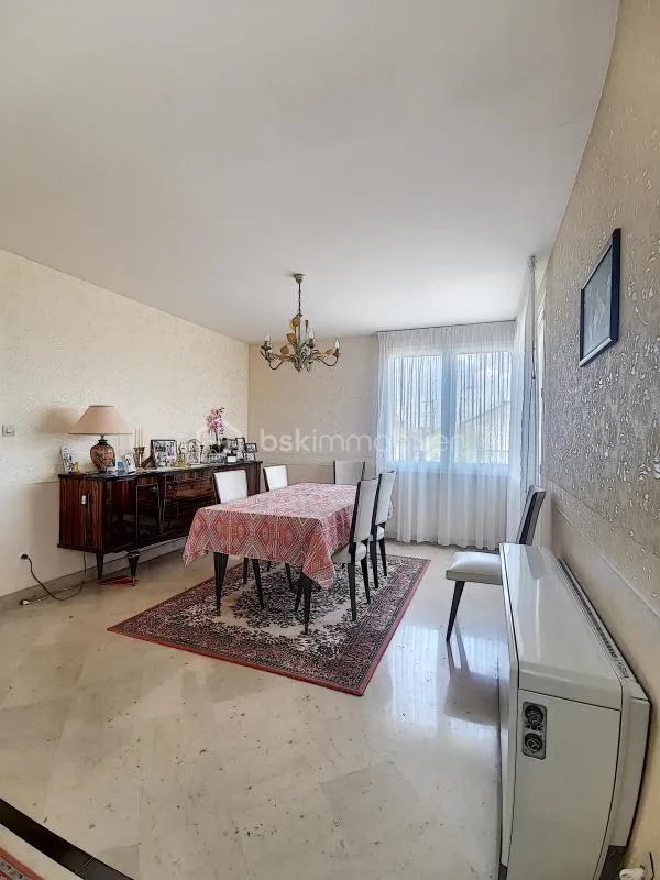 MAISON PROCHE DES COMMODITES