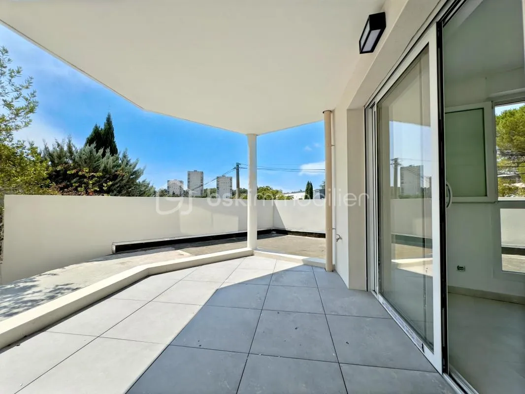 Appartement moderne neuf avec terrasse en plein cœur de la ville