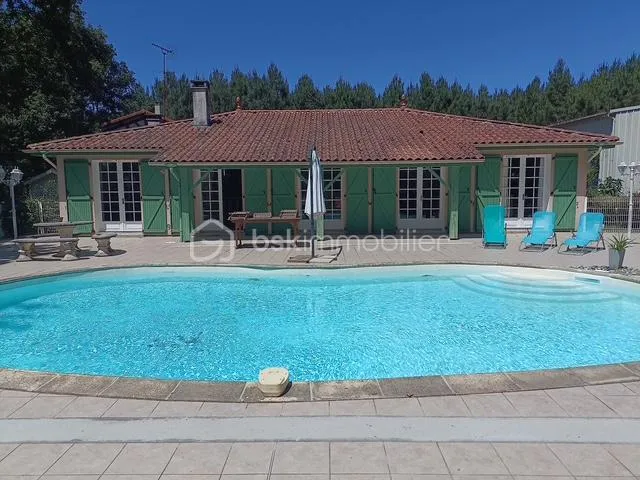 🏡 Maison familiale avec piscine et dépendances – Saint-Julien-en-Born