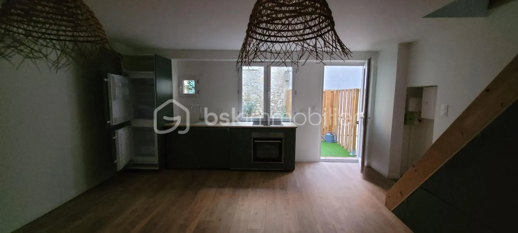 T3 en duplex avec cours 19 m²
