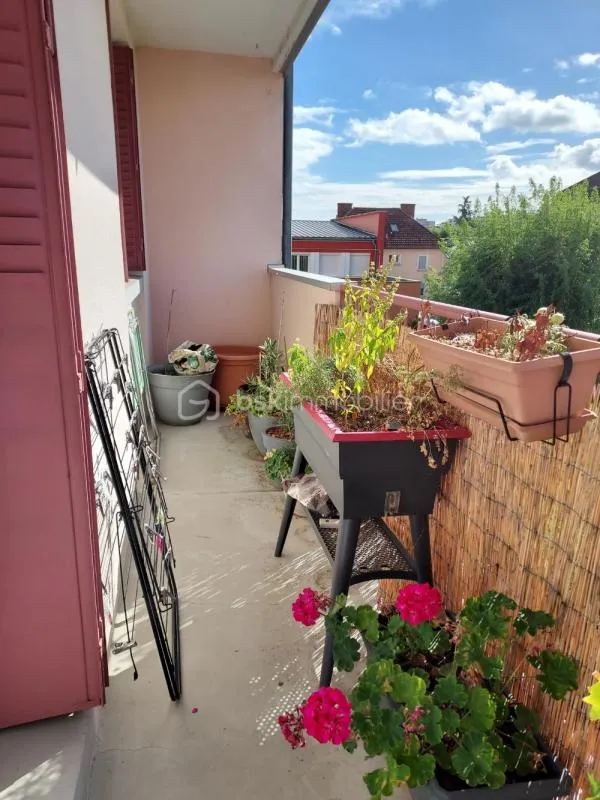 VENEZ DECOUVRIR CE TRES BEL APPARTEMENT T3 AVEC UN GRAND BALCON AU CALME!