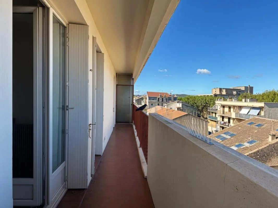 T2 meublé avec balcon et vue dégagée