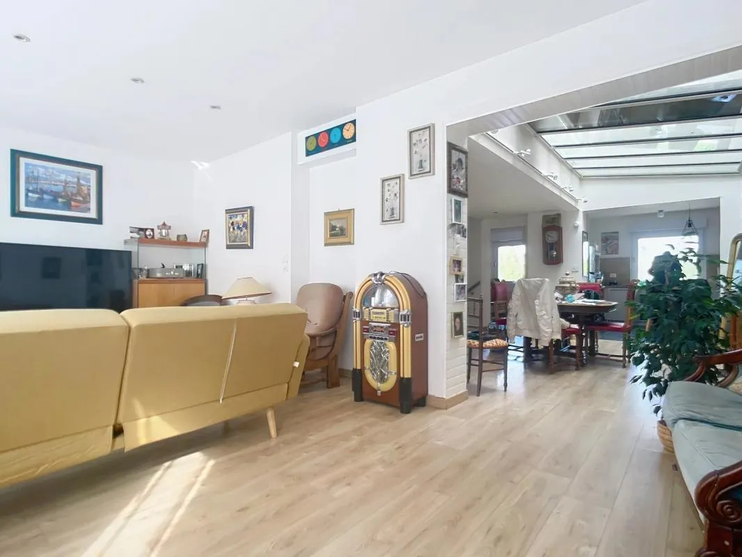 Maison familiale 142 m², jardin arboré, 10 min gare TGV – Sacré-Cœur