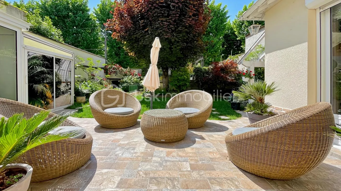 Maison 8 pièces de 247 m2 à Sens (89100)