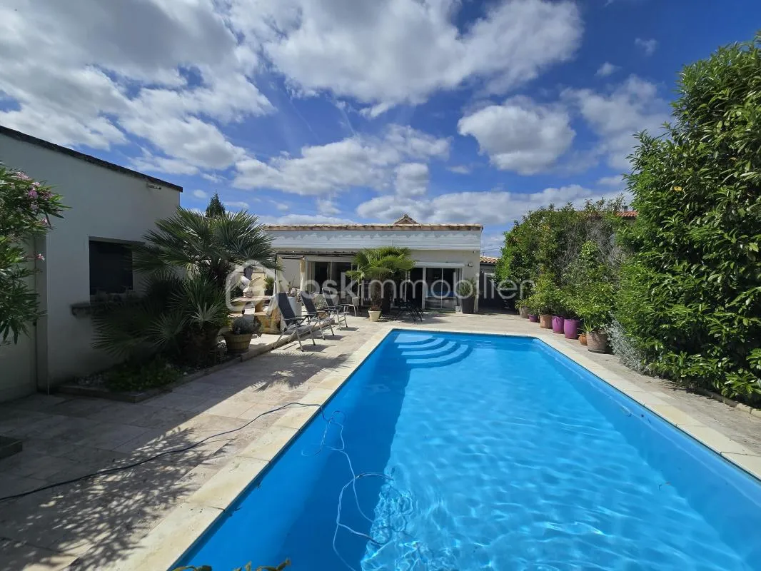 Maison de plain-pied moderne 3 chambres - 200 m² avec piscine, garage et plus
