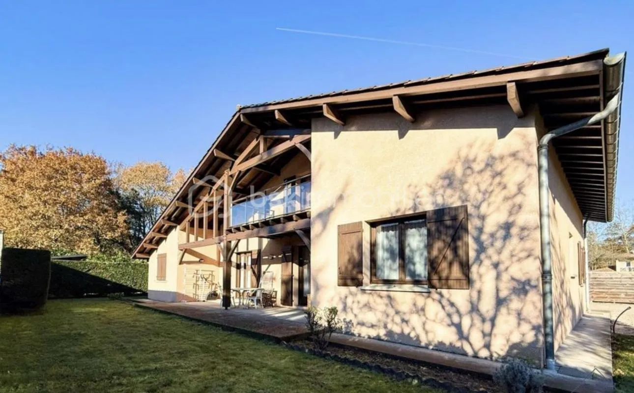 *** Exclusivité-Spacieuse maison familiale avec potentiel! ***