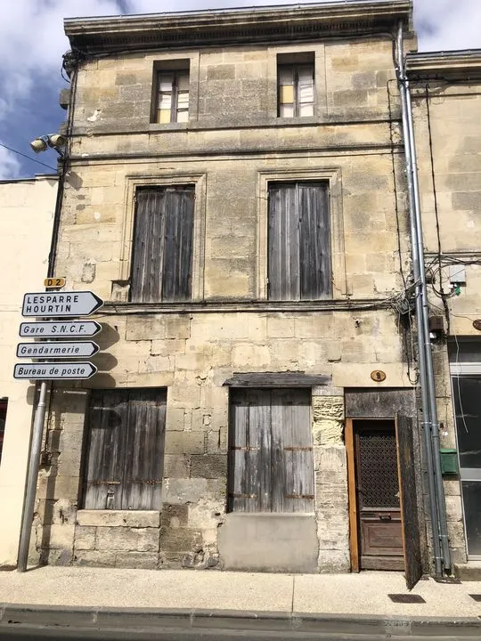 IMMEUBLE DEUX ETAGES A RENOVER