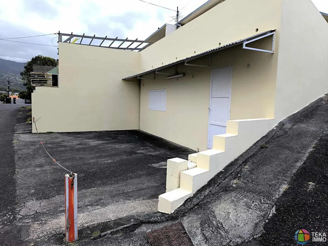 Maison 6 pièces avec revenus locatifs et local indépendant à Ste Marie