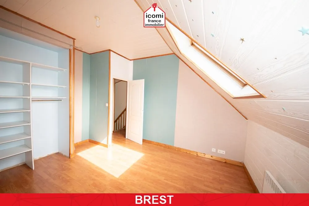 FINISTERE - Brest (29200) - A VENDRE - MAISON - 6 PIECES - 111 M² - 4 CHAMBRES - NON MITOYENNE - JARDIN CLOS -  GARAGE  - QUARTIER RECHERCHE