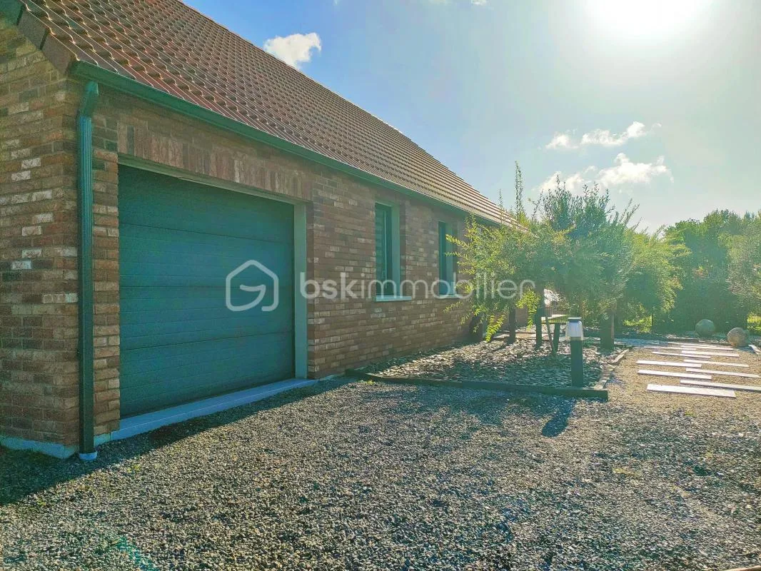 MAISON INDIVIDUELLE DE PLAIN-PIED / LUMINEUSE / 3 CHAMBRES / TERRAIN 1323 M² / GARAGE / STATIONNEMENTS / JARDIN / PISCINE
