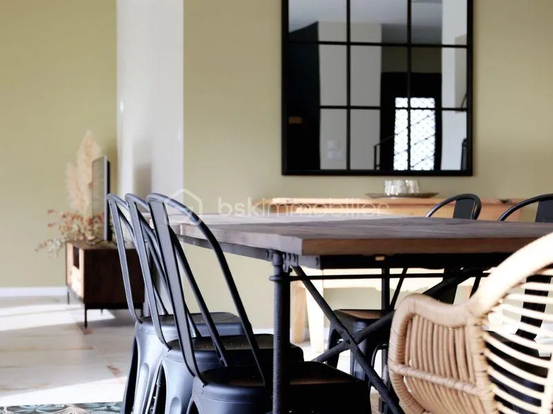 À vendre – Maison contemporaine de 2019 avec piscine