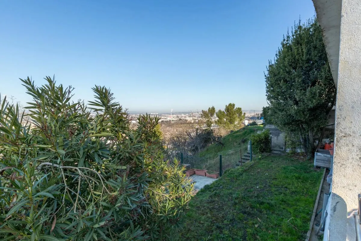 Appartement 4 pièces 77m2 avec parkings et balcon à Feyzin