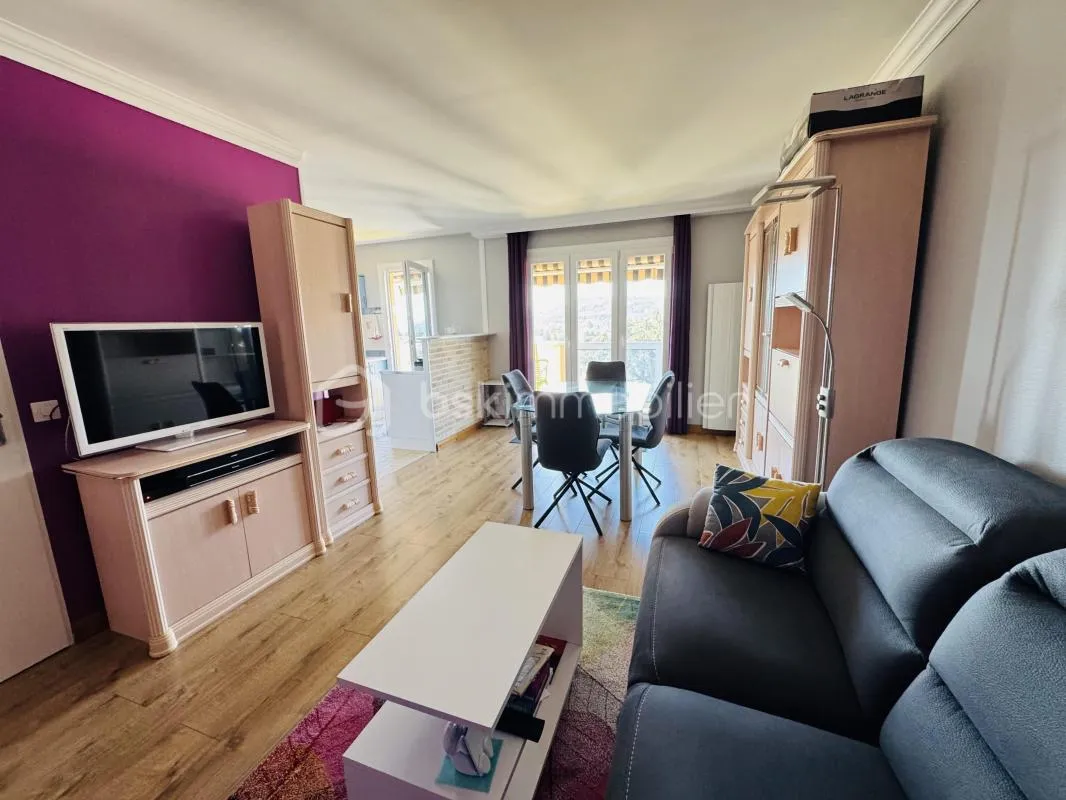 Appartement en dernier étage à Sathonay-Camp