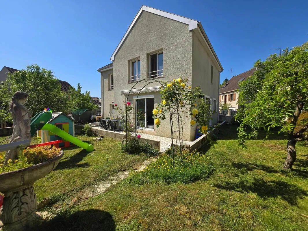 Maison en vente de 95 m², 5 pièces, située à Nogent-sur-Oise - Idéal pour une famille