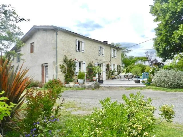 Maison en pierre de 195 m², 5 chambres, 6800 m² de terrain