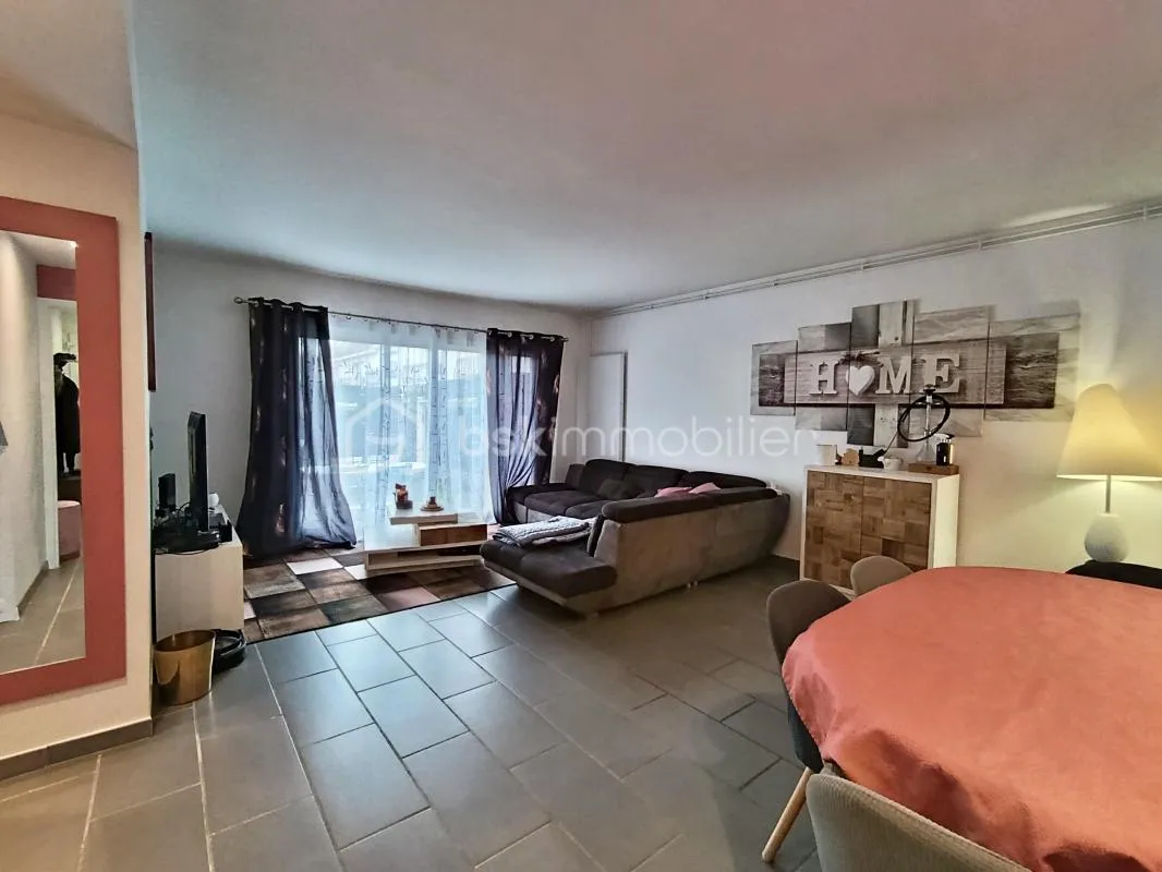Maison familiale avec grand garage et combles aménageables