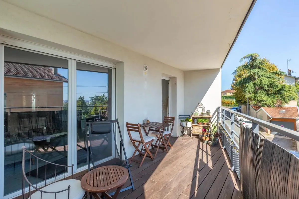 T4 de 86m2 TRAVERSANT-TERRASSE de 12M2 - GRAND GARAGE de 25m2