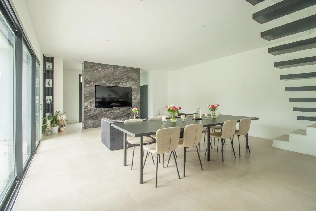 Maison contemporaine - 6 pièces - 4 chambres - 170 m2 - Piscine, Jardin et Garage
