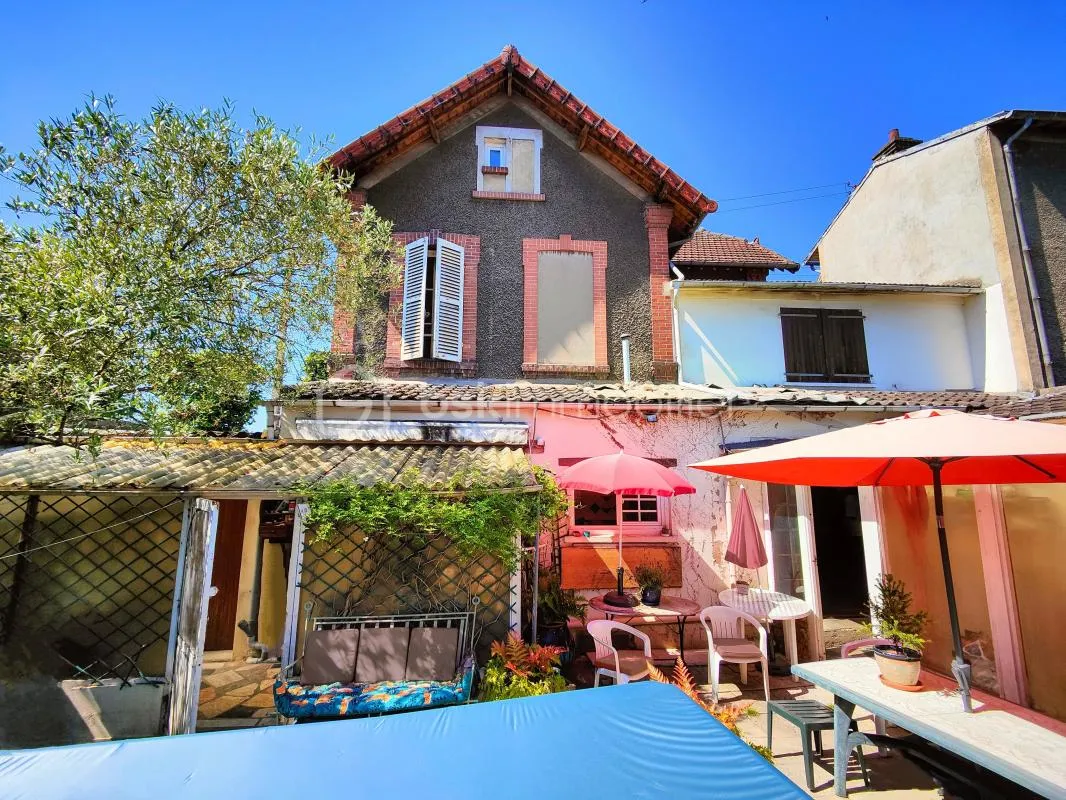 Maison de ville 6 ch jardin clos et grand garage