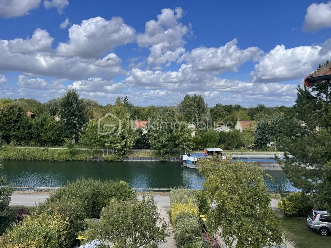 BELLE MAISON avec 4 chambres avec vue magnifique et dégagée sur le canal