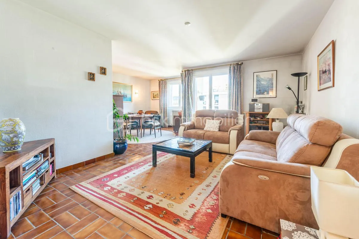 Joli 4 pièces en étage élevé avec vue panoramique / Cave + Parking commun / Garage en sus