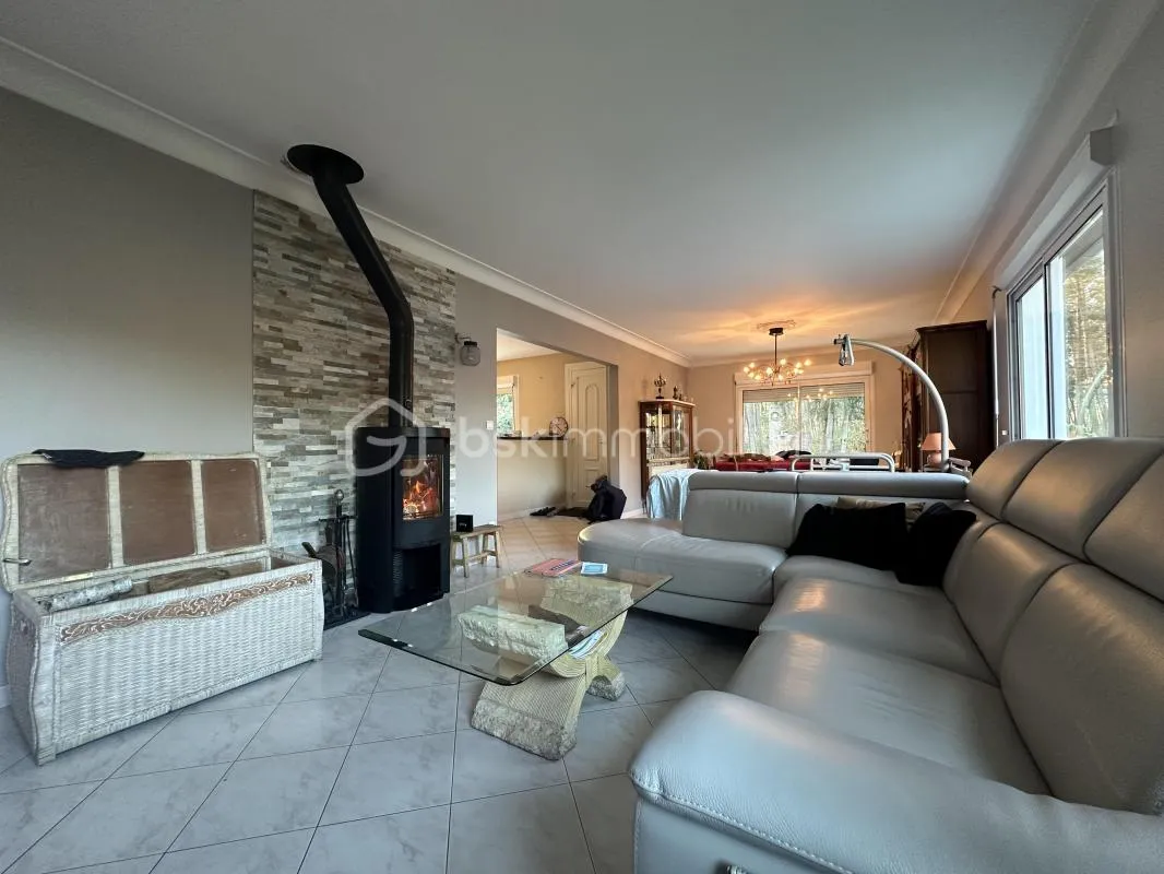 À vendre : Maison de 120 m² avec jardin paysagé, dépendances et nombreuses possibilités d’aménagement – À 15 km du Mans