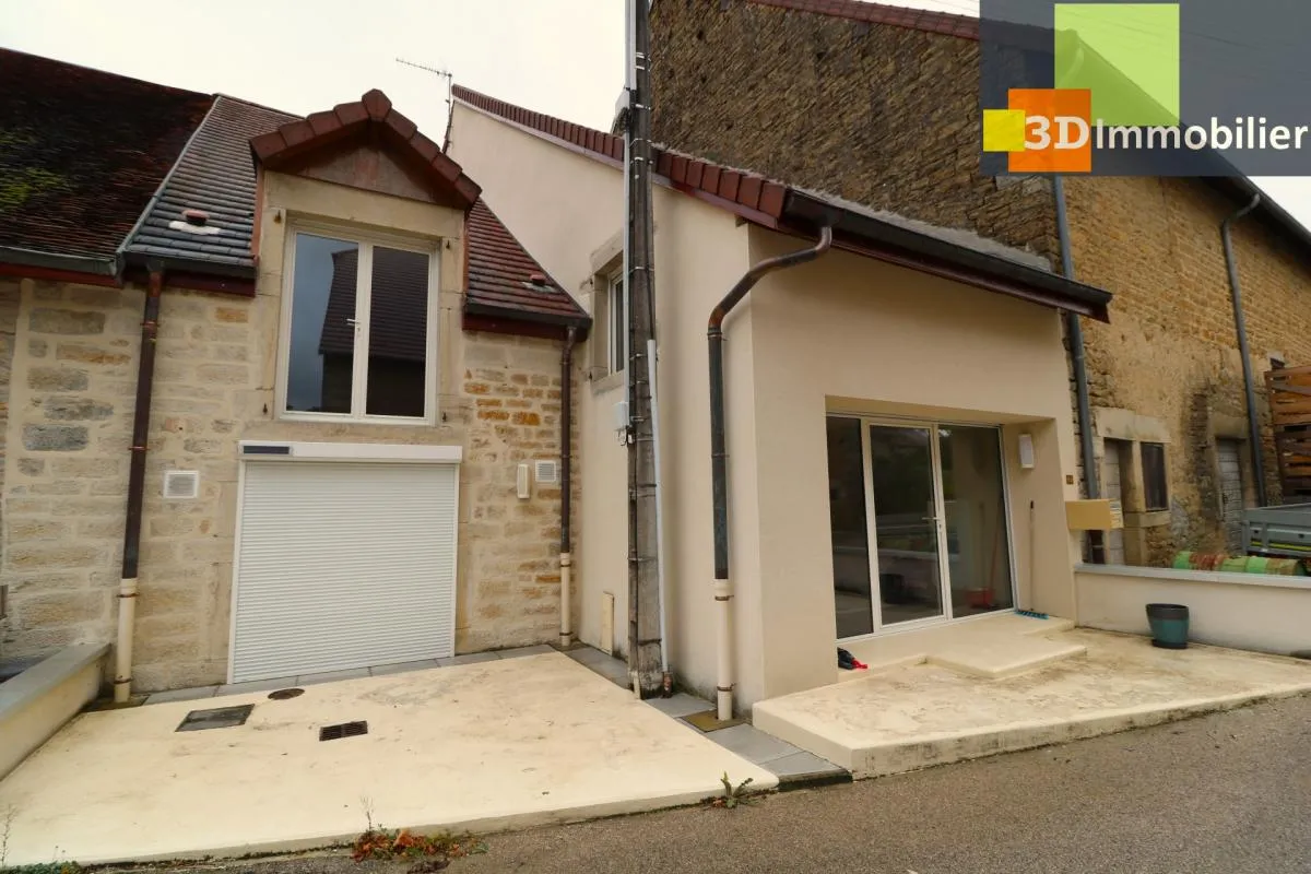 A 10mn de Lons au cœur d'un joli village vigneron, vends belle maison/appartement  en triplex de 5 pièces, 140m² habitables entièrement reconstruit avec des matériaux de qualité