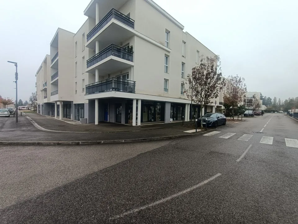 A vendre local commercial à Charnay-Les-Mâcon