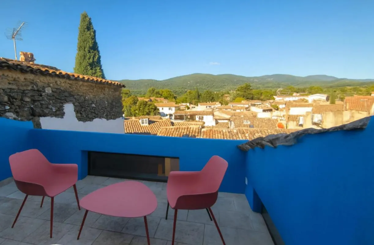 Maison de village en pierre avec terrasse panoramique Lourmarin