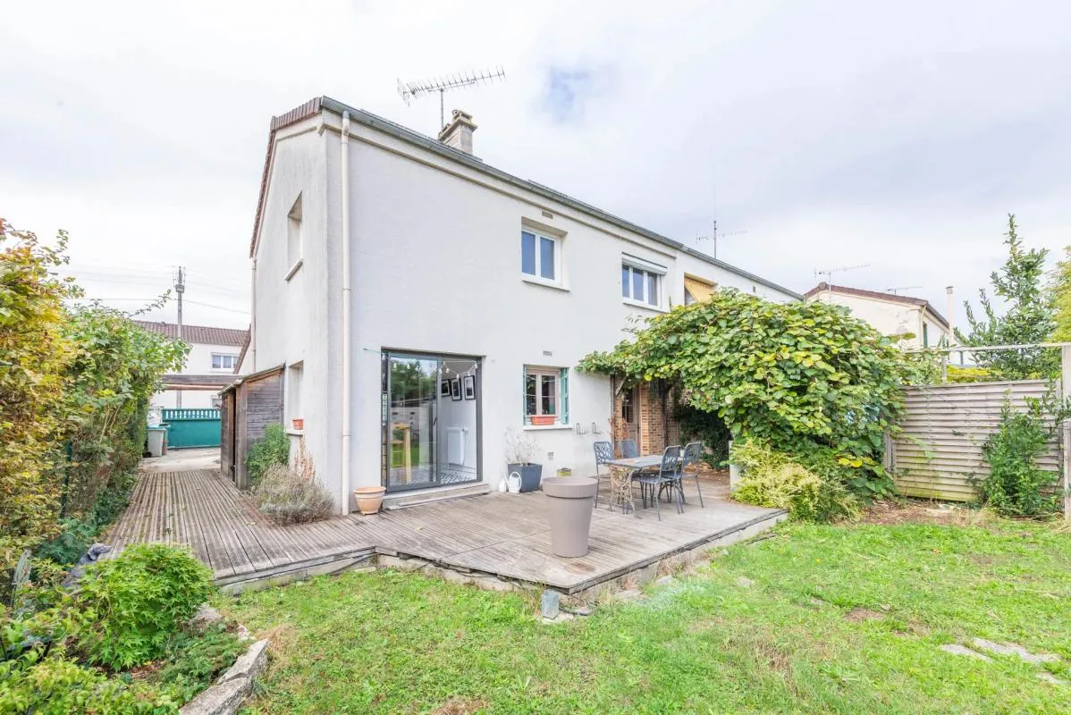 Maison de 6 pièces de 120 m² située à Villepreux