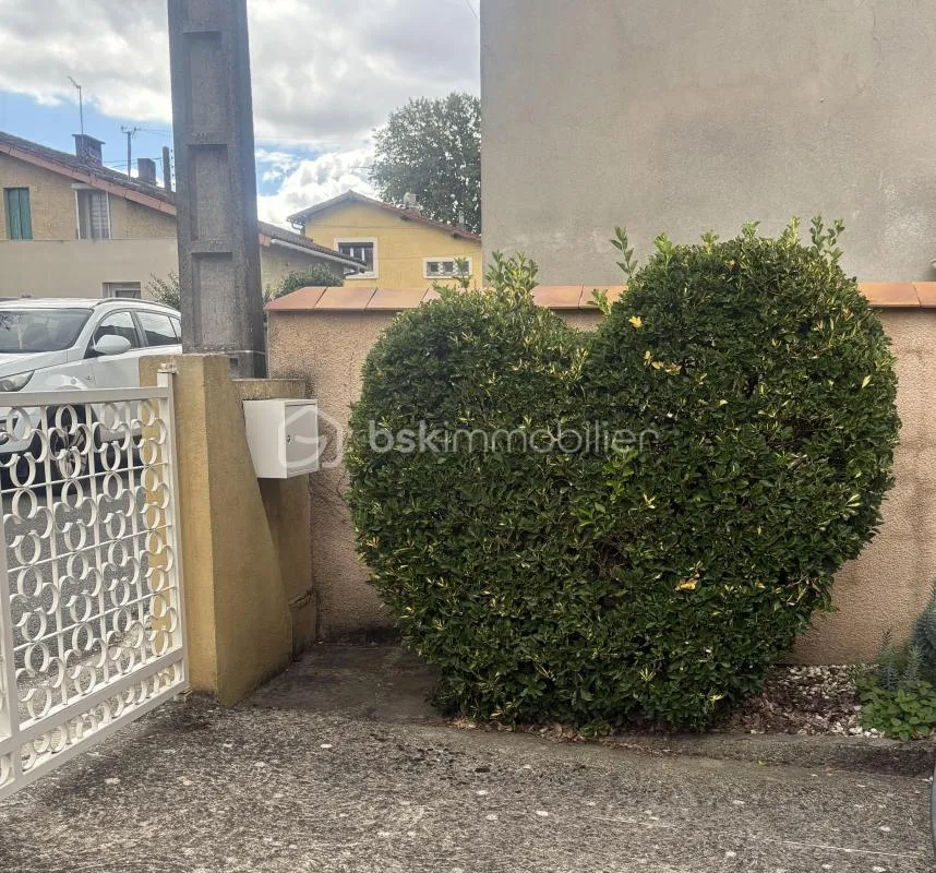 Maison spacieuse et lumineuse dans un cadre verdoyant à proximité des commodités