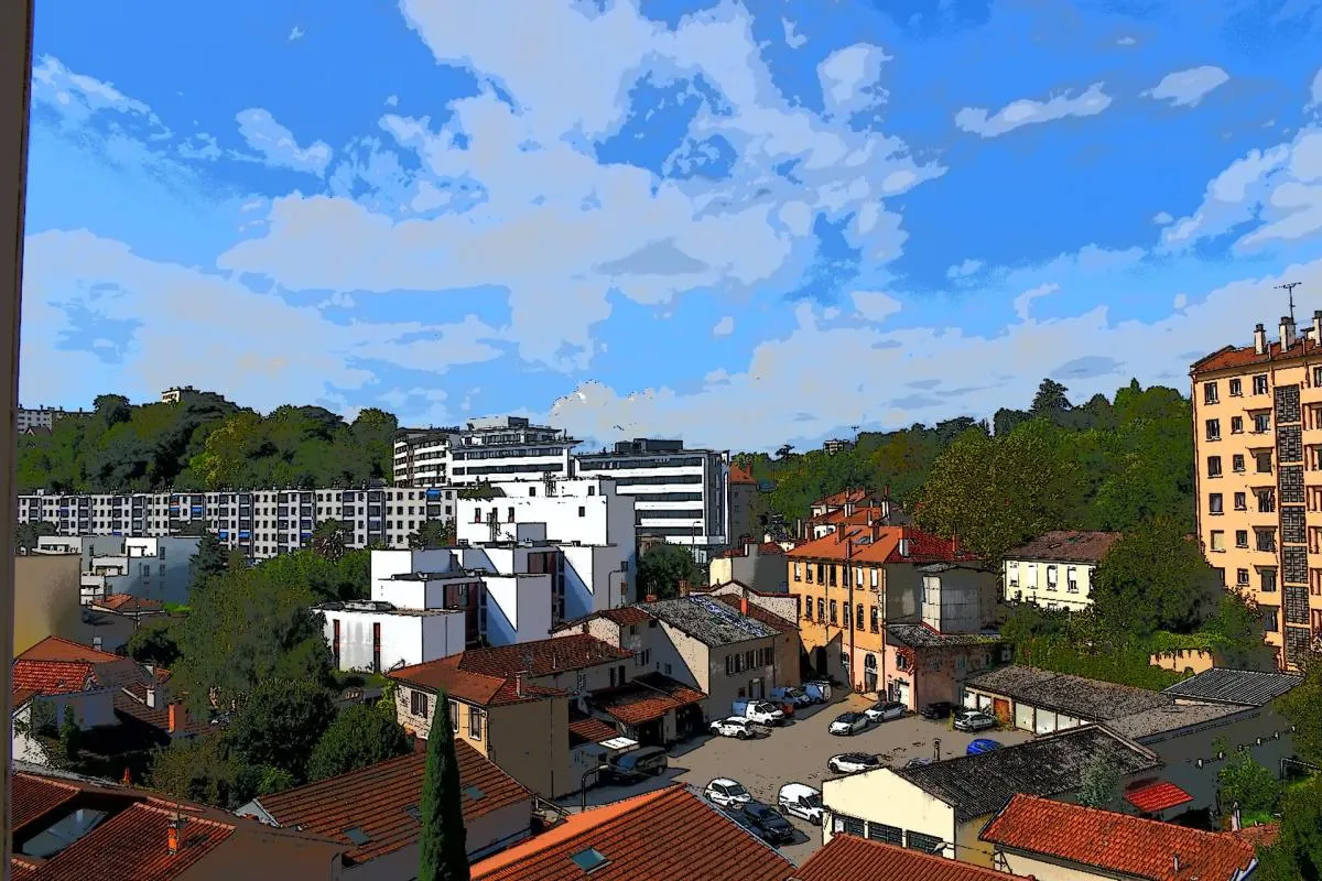69009 LYON T3 de 66m2 DERNIER ETAGE - TRAVERSANT + CAVE