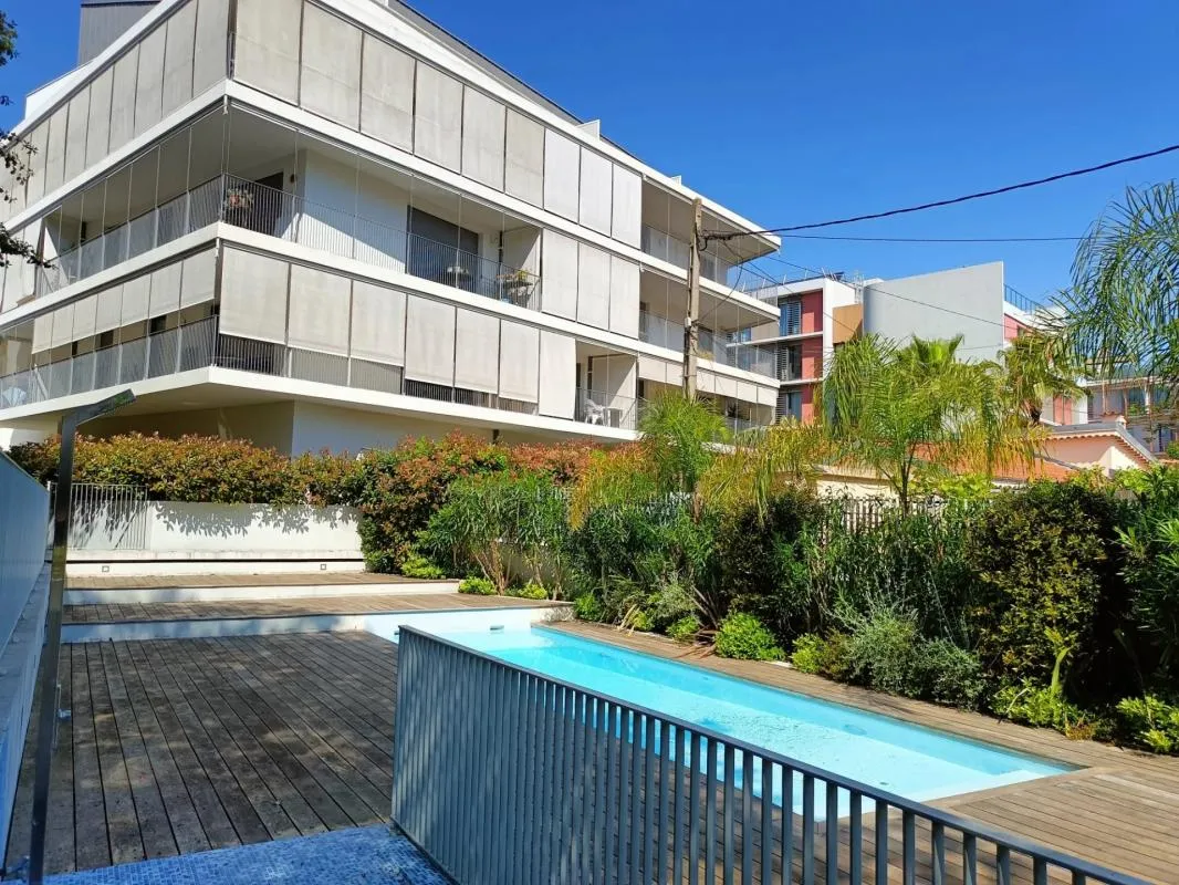 ROQUEBRUNE CAP MARTIN-CARNOLES  3 PIECES TERRASSE PARKING PISCINE