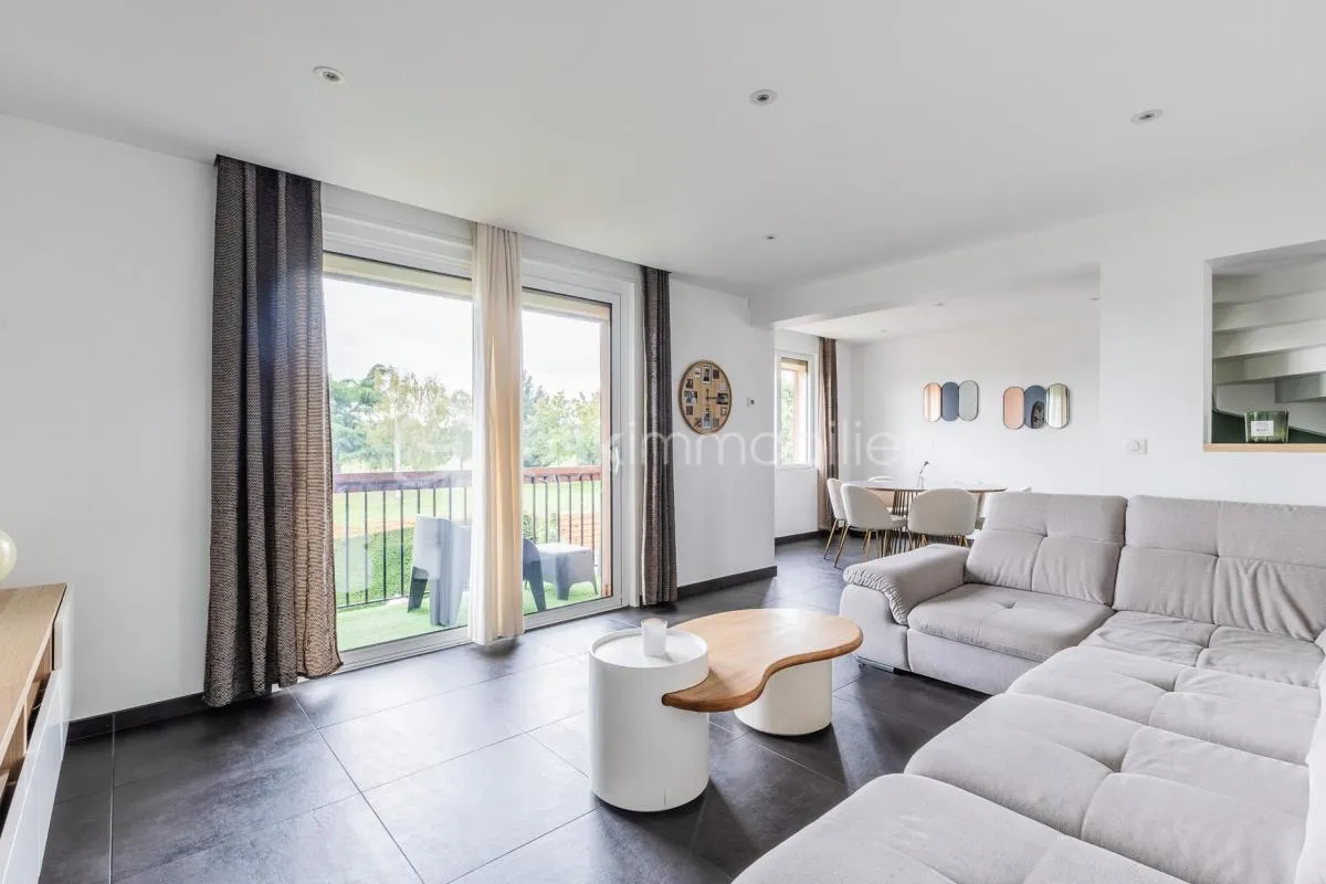 En exclusivité, découvrez cette maison familiale de 194 m² au sol, où il ne reste plus qu’à poser vos valises