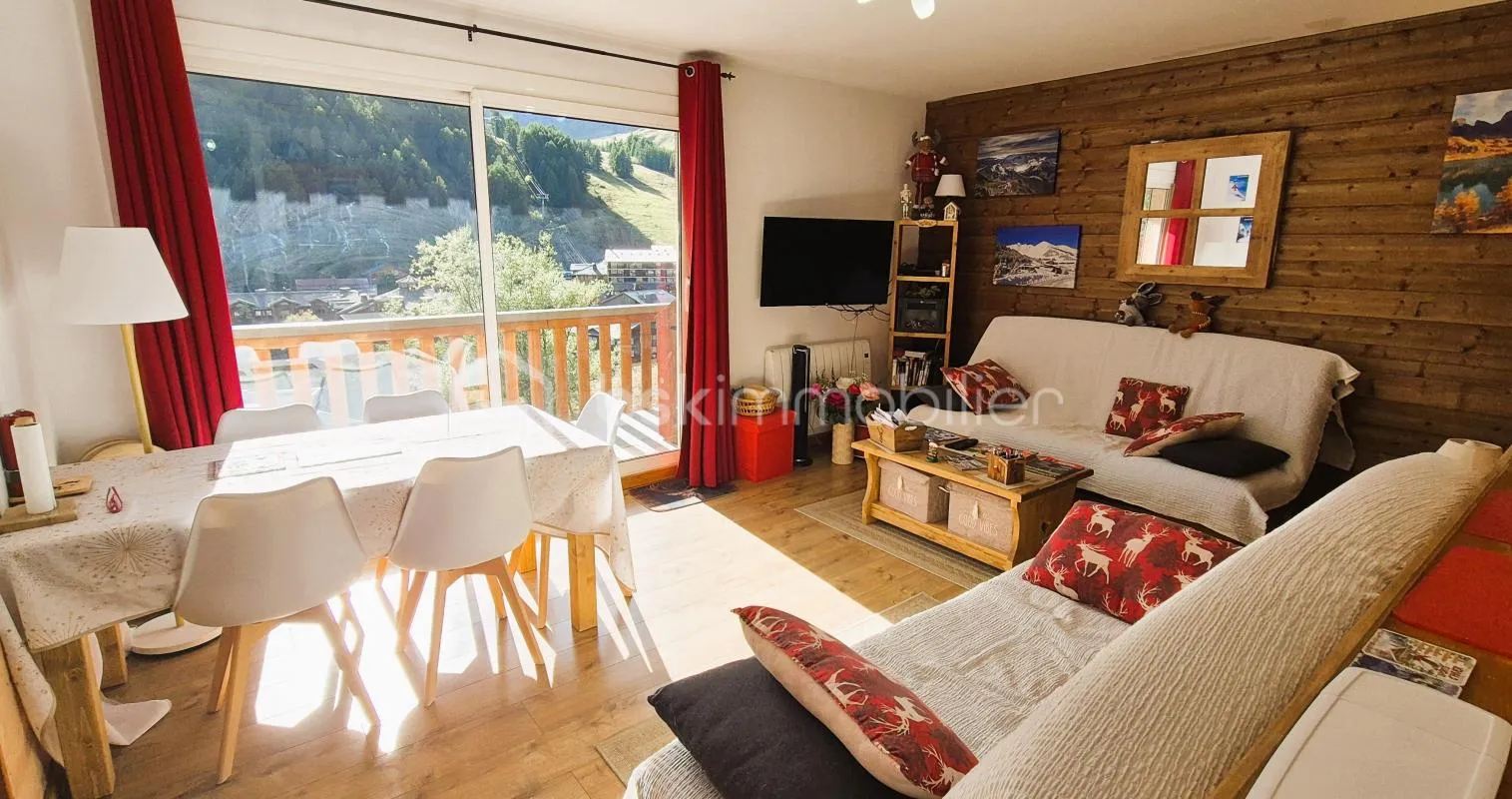 TRÈS BEL APPARTEMENT T3 AVEC TERRASSE, VUE MONTAGNE ET 11 COUCHAGES