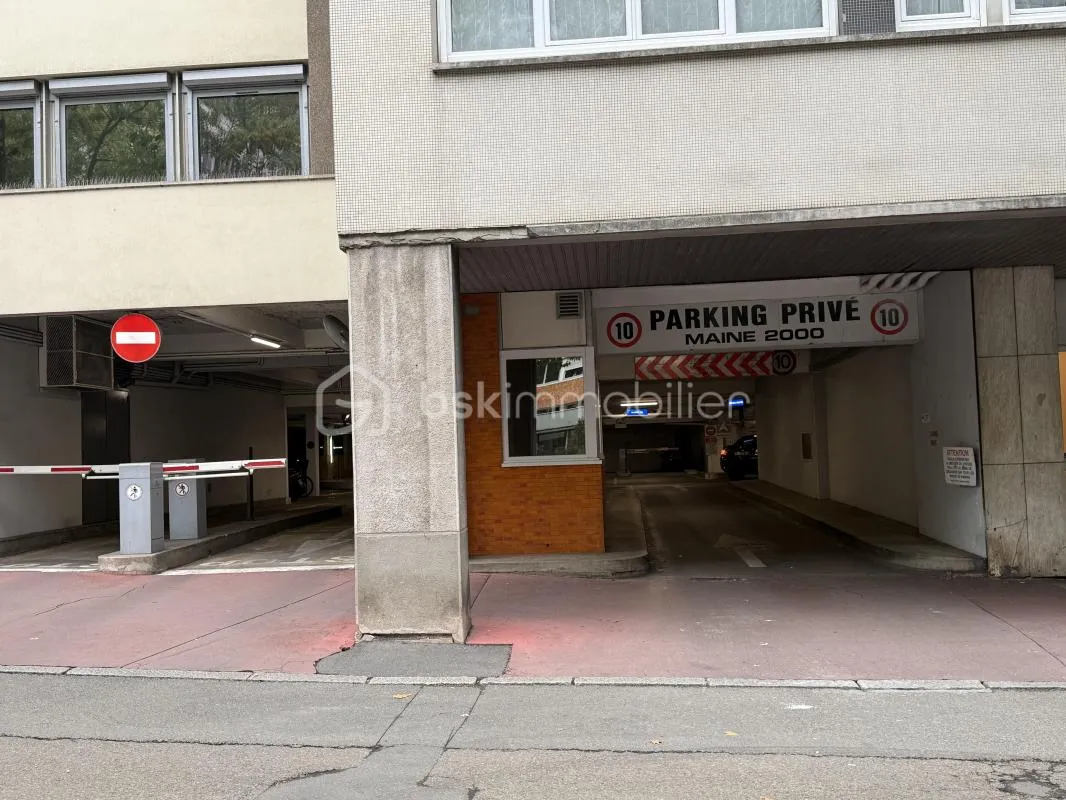 Place parking sécurisé en sous sol