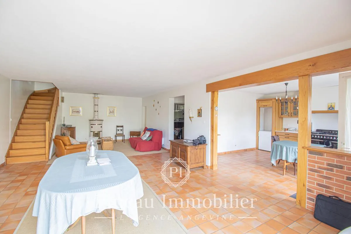 Ensemble Immobilier - Appartement T5 - Local Commercial - Terrasse - Jardin - Carports - 308m2 - Terrain 500m2 - 520 000