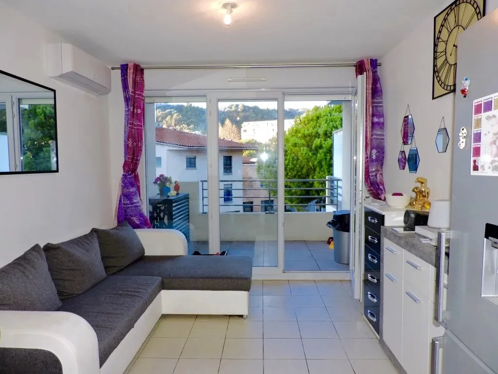 NICE ARIANE, Beau 3 pièces avec terrasse, état neuf