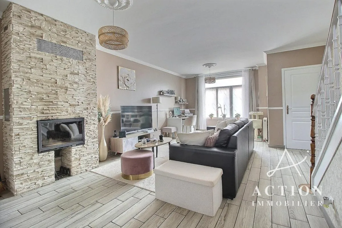 On pose ses meubles, 128.5m², 4 chambres, spacieuse, jardin de 76m², bon poste