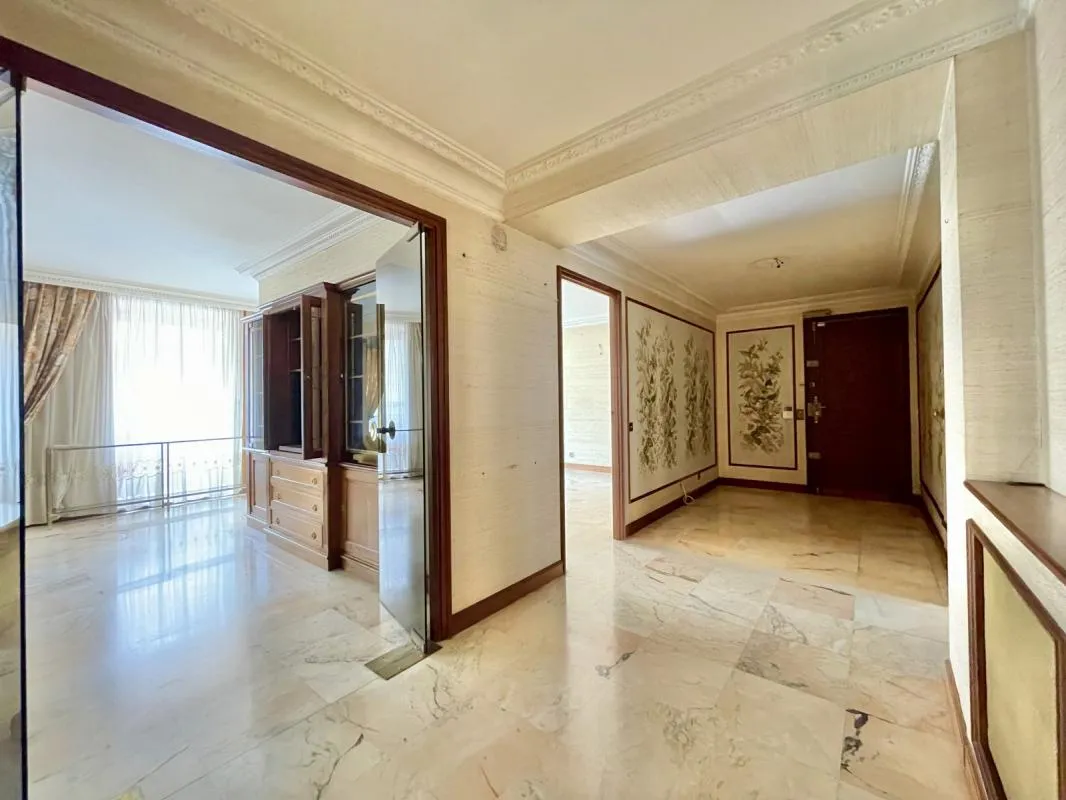 À Vendre : Appartement de 205 m2 avec 5 chambres en Centre-Ville