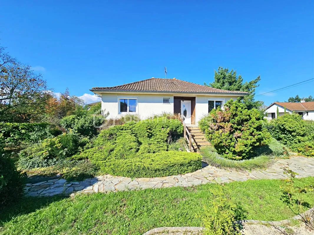Maison familiale avec grand terrain plat