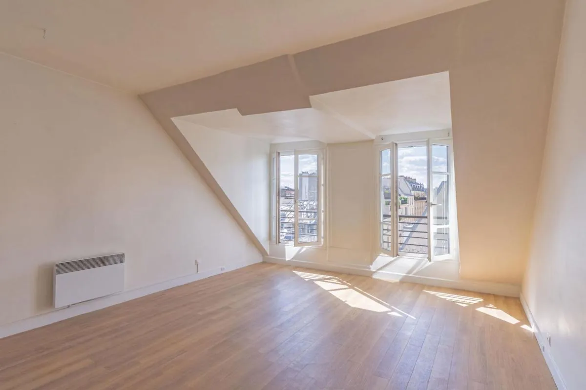 Paris 3  - HAUT MARAIS - Studio clair et calme - vue dégagée