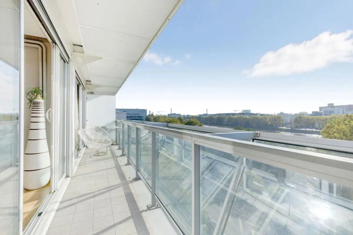 ASNIERES SUR SEINE -  APPARTEMENT 5 PIECES AVEC BALCON