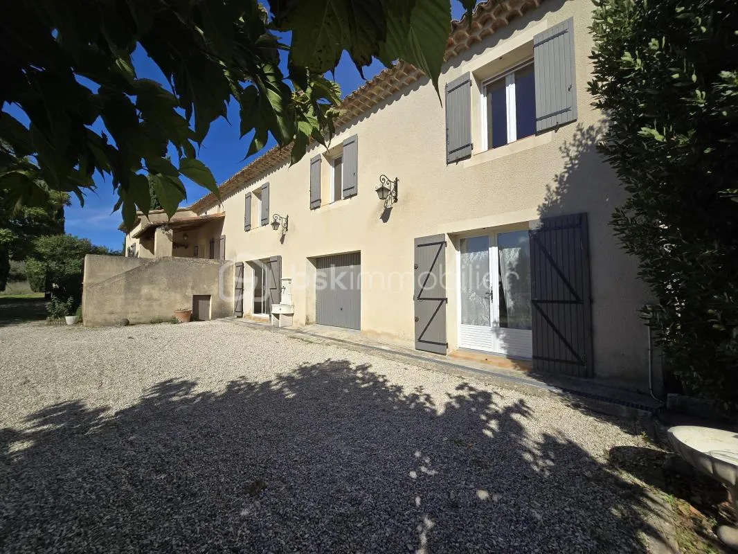 À vendre, ancien corps de ferme à Puyvert, près de Lourmarin