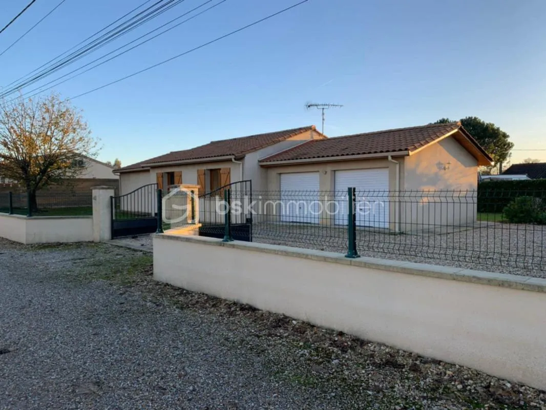 Maison de 108m2 sur son terrain clos de 953m2 à Coutras