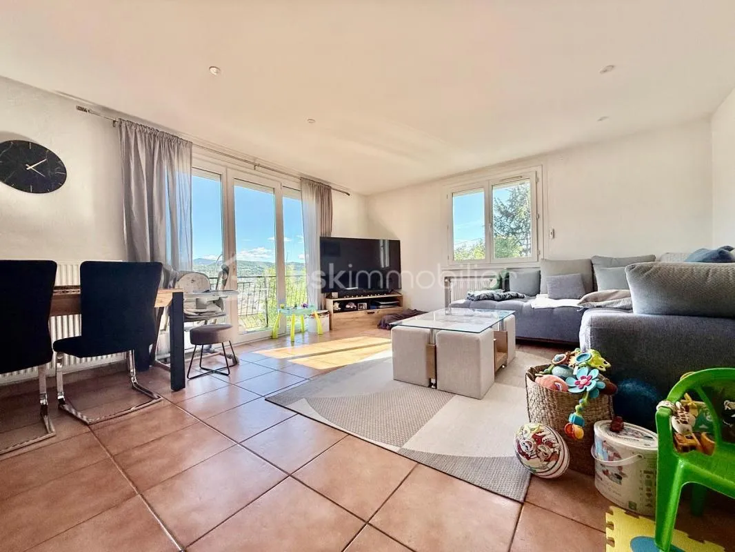 Appartement T4 en haut de villa avec jardin privatif et garage 40 m² – Gap Sud